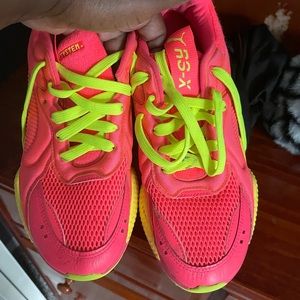 Pumas size 10